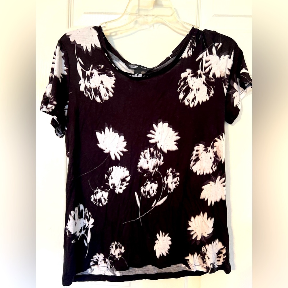 Simply Vera by Vera Wang Size M Modern Tee
